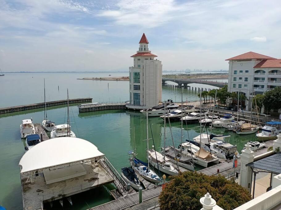 Perfect Marina Stay@ Strait Quay /W Big Balcony + Carpark Bagan Jermal Exteriör bild