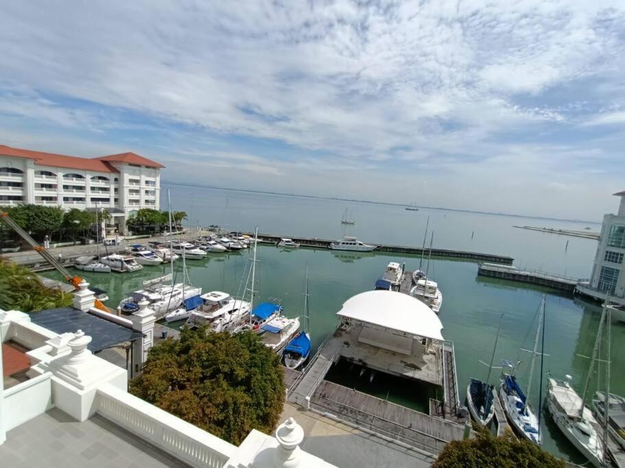 Perfect Marina Stay@ Strait Quay /W Big Balcony + Carpark Bagan Jermal Exteriör bild